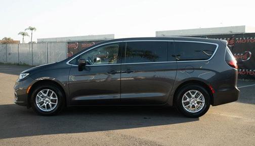 2023 Chrysler Pacifica Touring-L