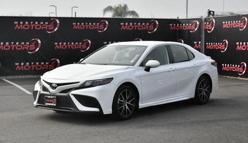 2024 Toyota Camry SE