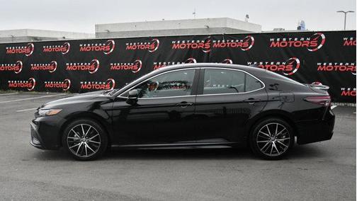 2024 Toyota Camry SE