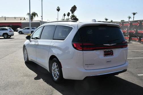 2022 Chrysler Pacifica Touring-L