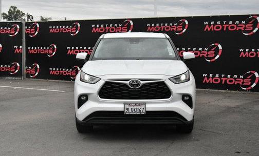 White 2022 Toyota Highlander LE