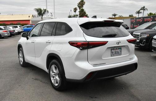 White 2022 Toyota Highlander LE