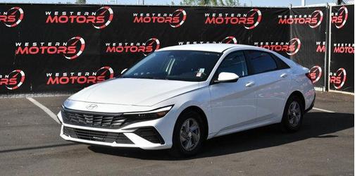 2025 Hyundai ELANTRA SE
