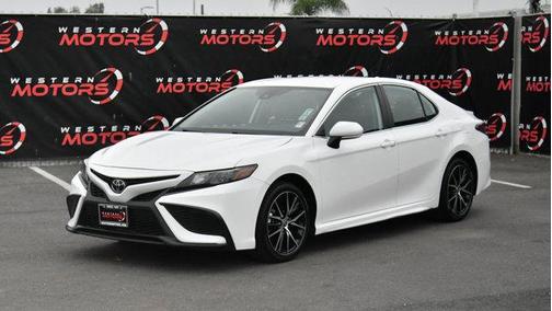 2024 Toyota Camry SE
