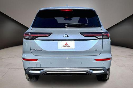 Moonstone Gray Metallic 2026 Mitsubishi Outlander SE 1.5T S-AWC