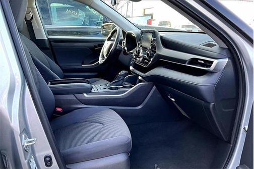 2021 Toyota Highlander LE