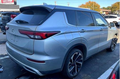 2022 Mitsubishi Outlander SE
