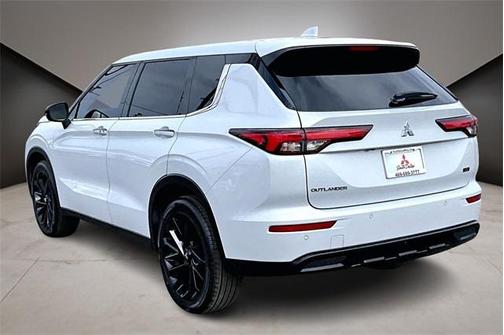 2023 Mitsubishi Outlander SE Black Edition 2WD