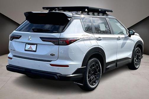 White Diamond With Black Roof 2026 Mitsubishi Outlander Trail Edition S-AWC