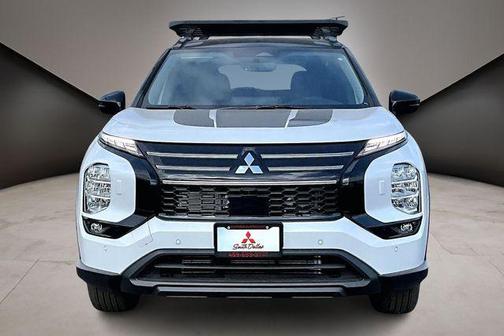 White Diamond With Black Roof 2026 Mitsubishi Outlander Trail Edition S-AWC