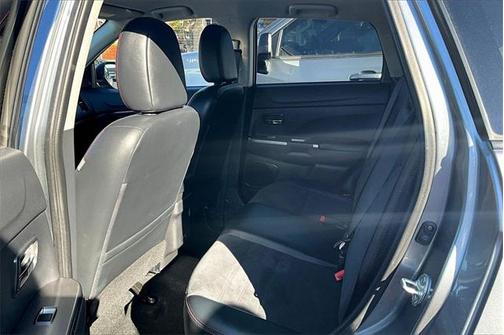 2024 Mitsubishi Outlander Sport SE