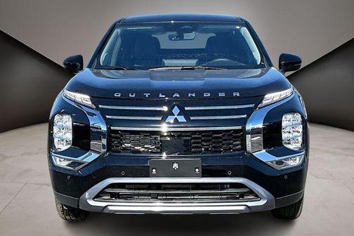 Labrador Black Pearl 2026 Mitsubishi Outlander SE