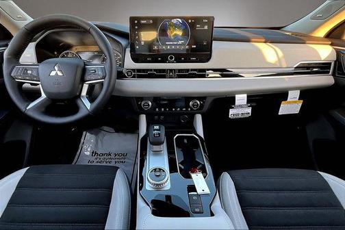 Moonstone Gray Metallic 2026 Mitsubishi Outlander SE 1.5T 2WD