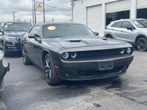 2022 Dodge Challenger SXT