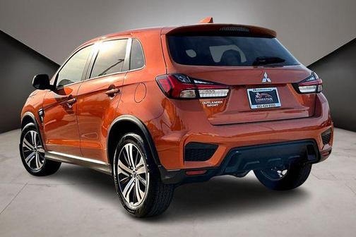 Sunshine Orange Metallic 2026 Mitsubishi Outlander Sport 2.0 ES