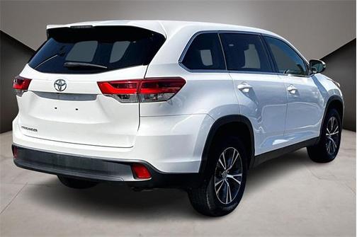 2019 Toyota Highlander LE I4