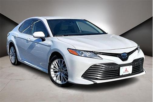 2020 Toyota Camry Hybrid XLE