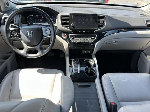 2020 Honda Pilot Touring 8-Passenger