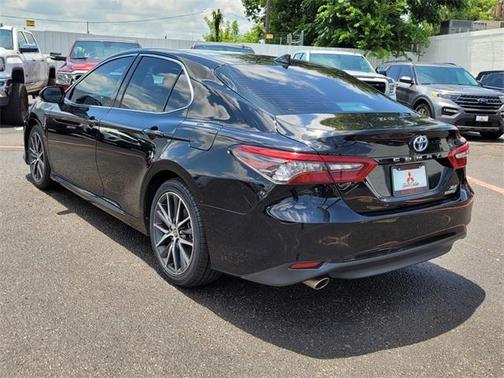 2022 Toyota Camry Hybrid XLE