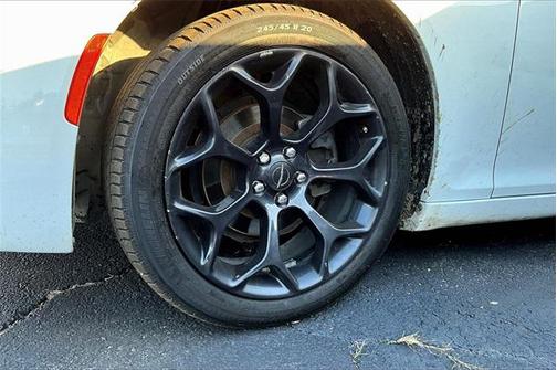 2019 Chrysler 300 Touring