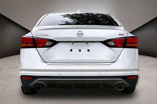 Brilliant Silver Metallic 2022 Nissan Altima SR FWD