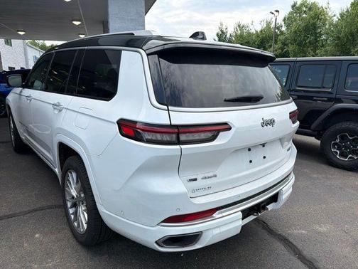 Diamond Black Crystal Pearlcoat 2023 Jeep Grand Cherokee L Summit