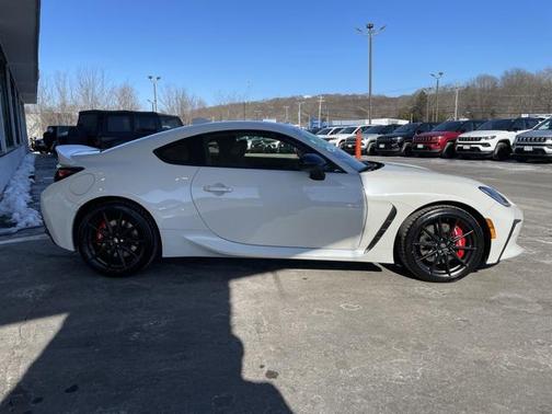 2025 Toyota GR86 Premium