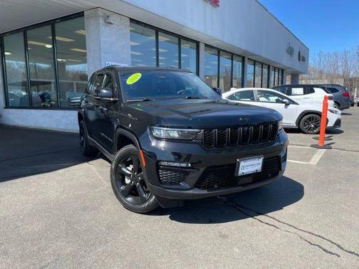 Diamond Black Crystal Pearlcoat 2024 Jeep Grand Cherokee Limited