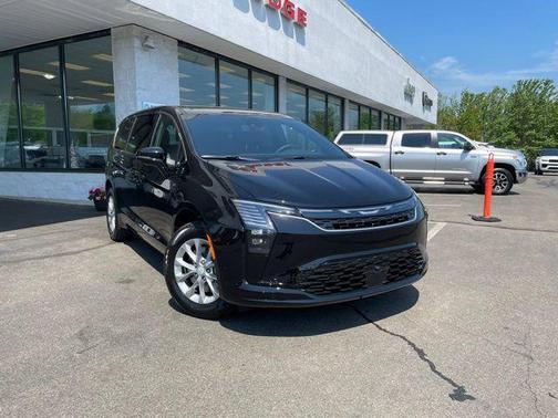 Diamond Black Crystal Pearlcoat 2027 Chrysler Pacifica L