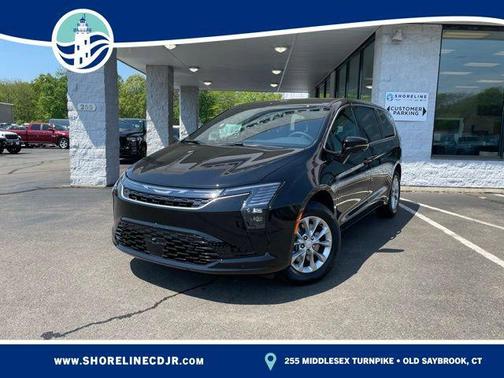 Diamond Black Crystal Pearlcoat 2027 Chrysler Pacifica L