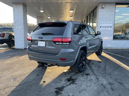 2022 Jeep Grand Cherokee Laredo