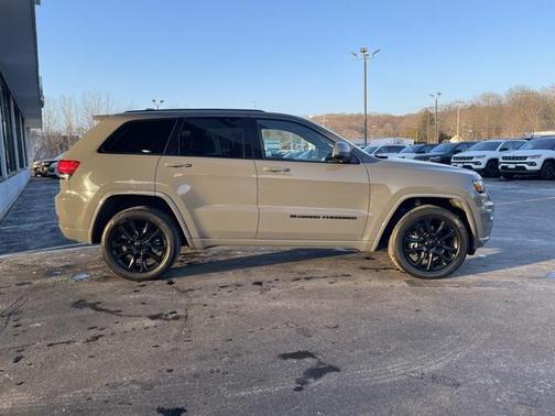 2022 Jeep Grand Cherokee Laredo
