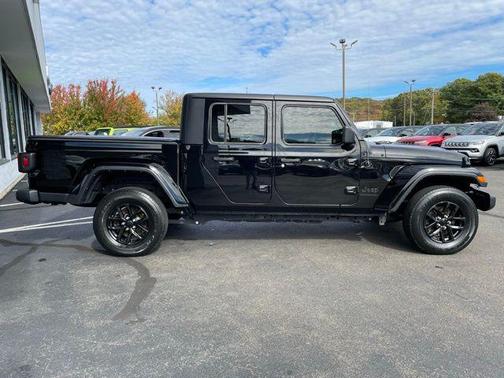 2022 Jeep Gladiator Sport S
