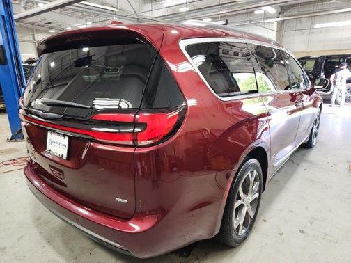 Velvet Red Pearlcoat 2021 Chrysler Pacifica L