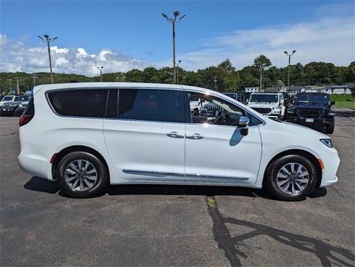 2023 Chrysler Pacifica Hybrid Limited