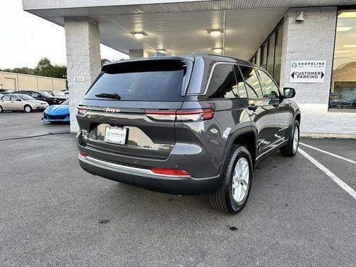 2025 Jeep Grand Cherokee Laredo