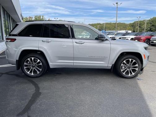 2022 Jeep Grand Cherokee Overland