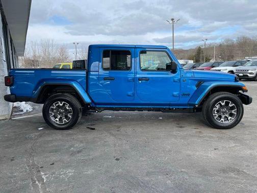 2026 Jeep Gladiator Sahara 4x4