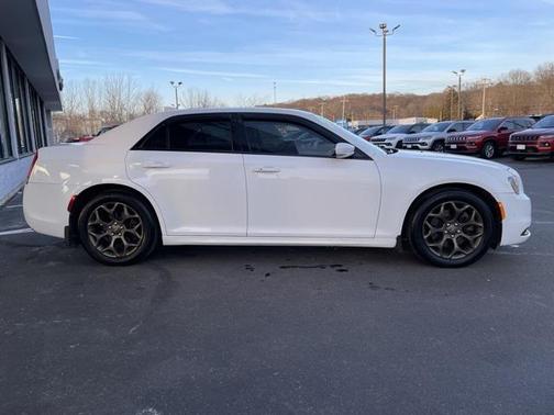 2016 Chrysler 300 S