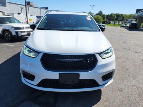 Bright White Clearcoat 2025 Chrysler Pacifica Limited