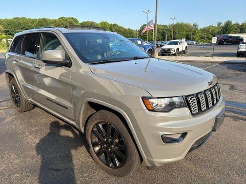 Sting-Gray Clearcoat 2019 Jeep Grand Cherokee Altitude