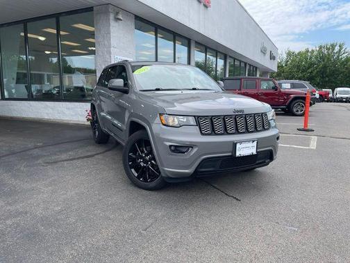 Sting-Gray Clearcoat 2019 Jeep Grand Cherokee Altitude