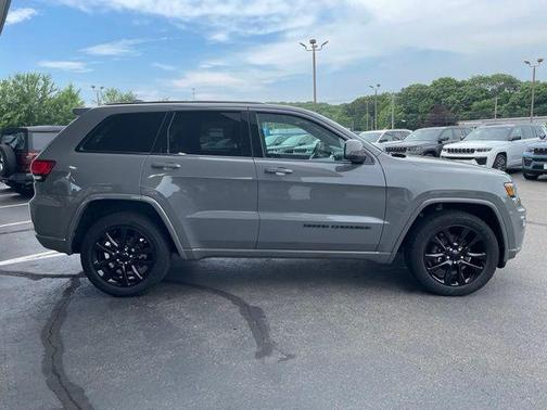 Sting-Gray Clearcoat 2019 Jeep Grand Cherokee Altitude