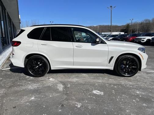 2022 BMW X5 M50i