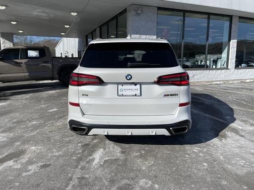 2022 BMW X5 M50i