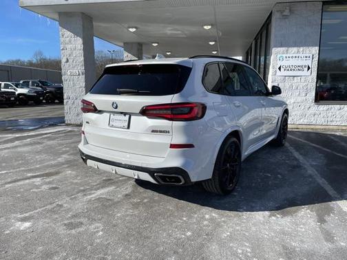 2022 BMW X5 M50i