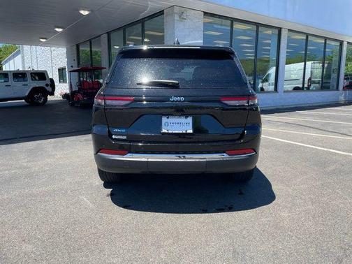 Diamond Black Crystal Pearlcoat 2023 Jeep Grand Cherokee 4xe Base