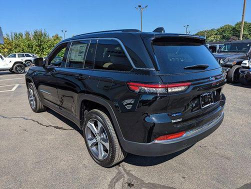 Diamond Black Crystal Pearlcoat 2023 Jeep Grand Cherokee 4xe Base