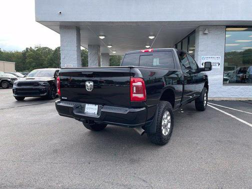 Diamond Black Crystal Pearlcoat 2023 RAM 2500 Laramie Crew Cab 4x4 6'4' Box