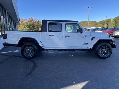 2025 Jeep Gladiator Sport S